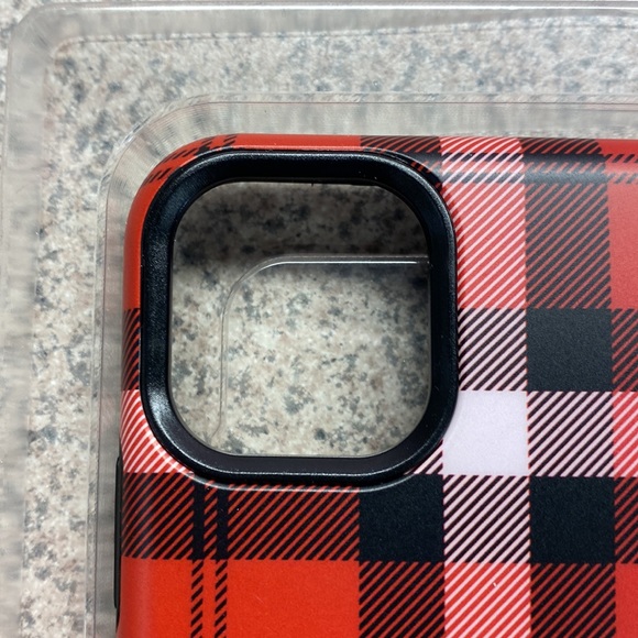 🎉SALE!!🎉 BNIB Casely iPhone 11 Pro Max Case in Red Plaid - Picture 4 of 9